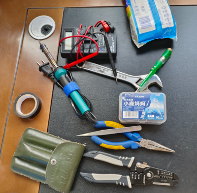 社區(qū)里的“家電醫(yī)生” 巧手電工器材“復(fù)活”老舊電器，溫情守護(hù)鄰里生活